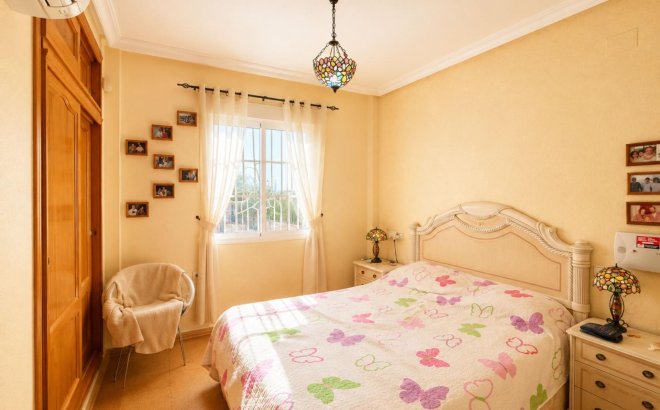 Resale - Bungalow -
Orihuela Costa - Lomas de Cabo Roig
