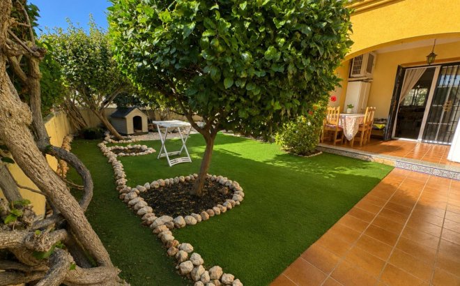 Resale - Bungalow -
Orihuela Costa - Lomas de Cabo Roig