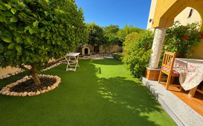 Resale - Bungalow -
Orihuela Costa - Lomas de Cabo Roig