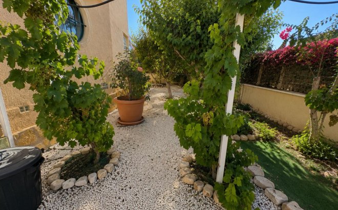 Resale - Bungalow -
Orihuela Costa - Lomas de Cabo Roig