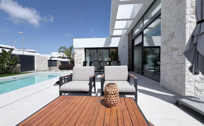 Resale - Villa -
Rojales - Inland