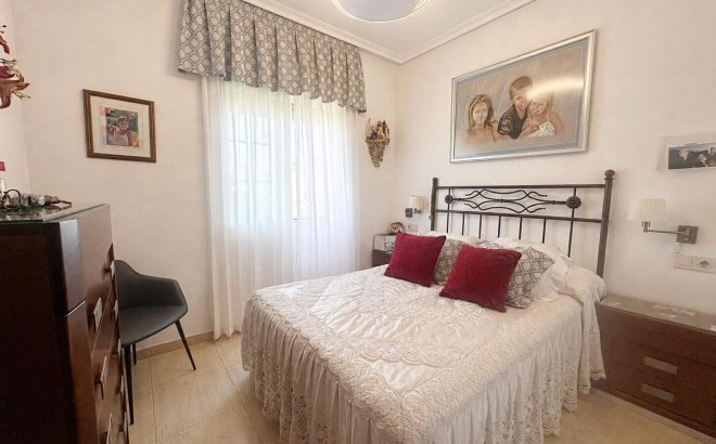 Resale - Bungalow -
Torrevieja - Aguas Nuevas