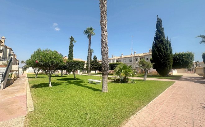 Resale - Bungalow -
Torrevieja - Aguas Nuevas