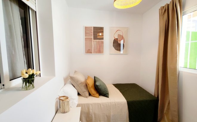 Resale - Town House -
Playa Flamenca - Costa Blanca