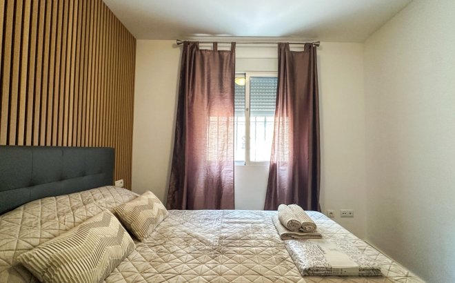Resale - Dúplex -
San Miguel de Salinas - Las Filipinas