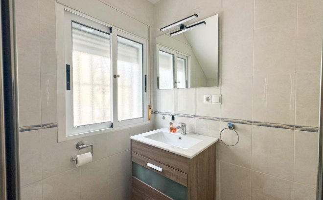 Resale - Dúplex -
San Miguel de Salinas - Las Filipinas
