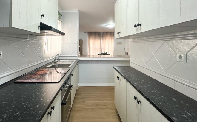 Resale - Dúplex -
San Miguel de Salinas - Las Filipinas