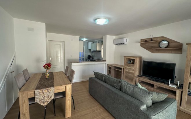 Resale - Dúplex -
San Miguel de Salinas - Las Filipinas