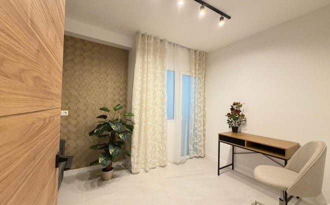 Resale - Apartment -
Torrevieja - Playa del Cura