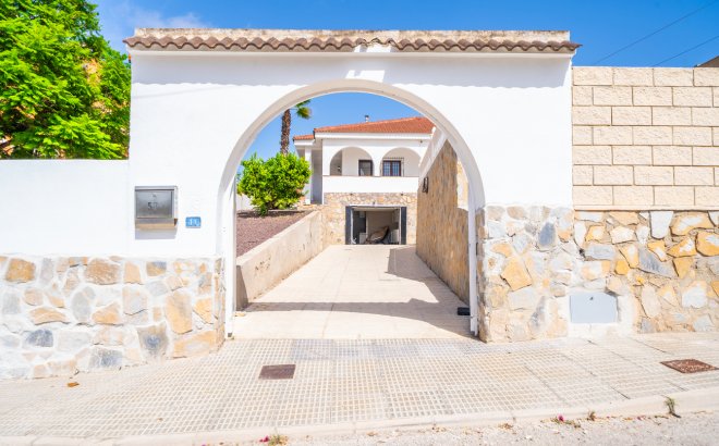 Resale - Villa -
Los Balcones - Costa Blanca
