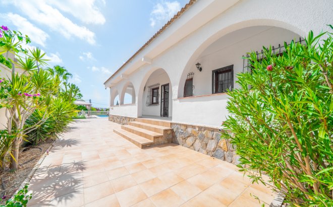 Resale - Villa -
Los Balcones - Costa Blanca