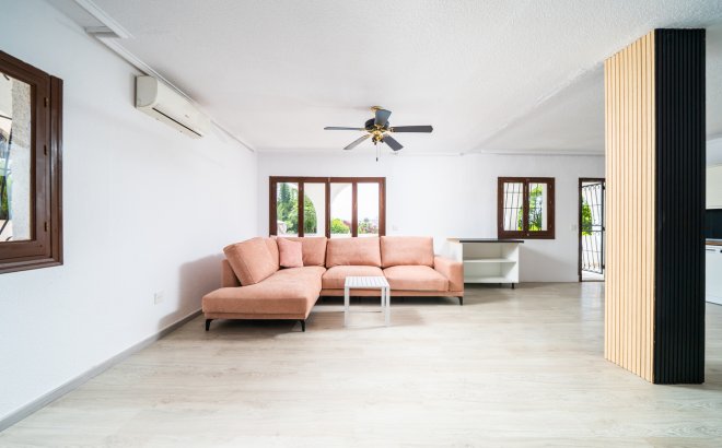 Resale - Villa -
Los Balcones - Costa Blanca