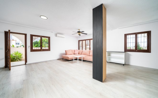 Resale - Villa -
Los Balcones - Costa Blanca