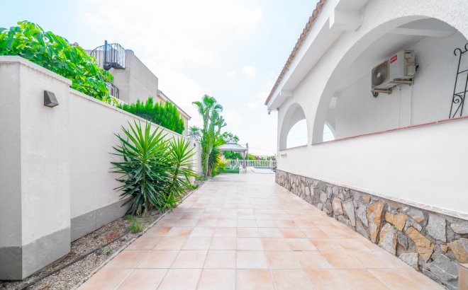 Resale - Villa -
Los Balcones - Costa Blanca