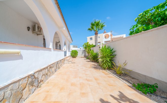 Resale - Villa -
Los Balcones - Costa Blanca