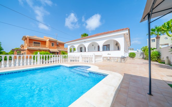 Resale - Villa -
Los Balcones - Costa Blanca