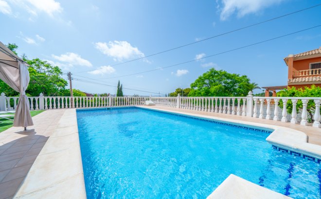 Resale - Villa -
Los Balcones - Costa Blanca