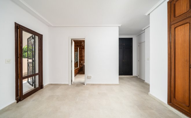 Resale - Villa -
Los Balcones - Costa Blanca