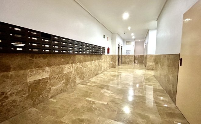 Revente - Appartement -
Torrevieja - Costa Blanca
