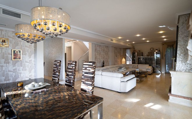 Resale - Villa -
La Mata - Costa Blanca