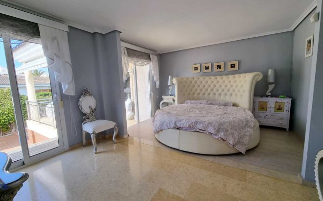Resale - Villa -
La Mata - Costa Blanca