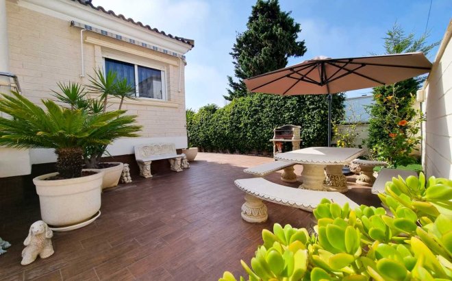 Resale - Villa -
La Mata - Costa Blanca