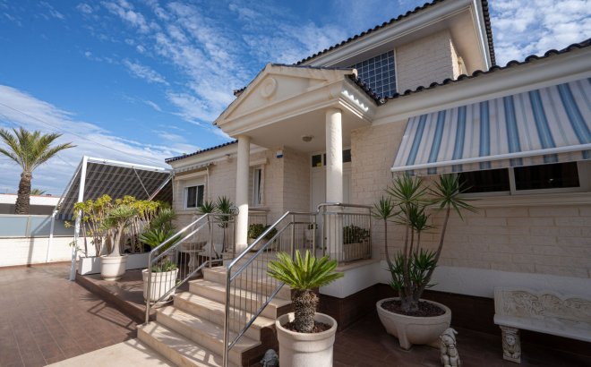 Resale - Villa -
La Mata - Costa Blanca