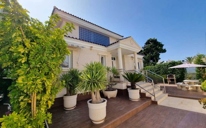 Resale - Villa -
La Mata - Costa Blanca