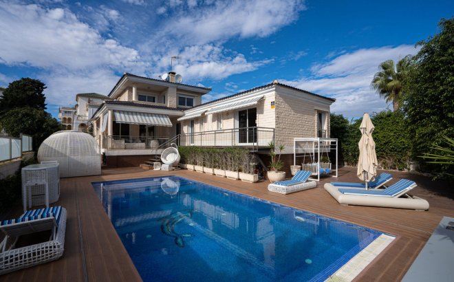 Resale - Villa -
La Mata - Costa Blanca