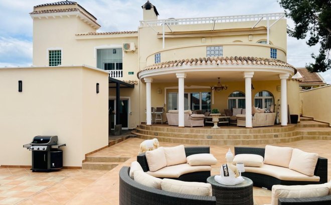 Resale - Villa -
San Miguel de Salinas - Inland