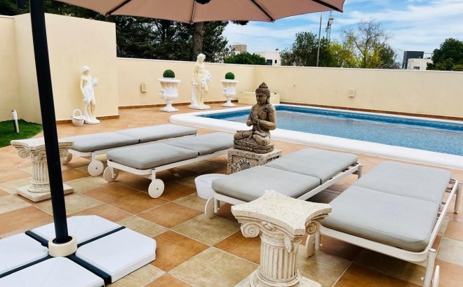Resale - Villa -
San Miguel de Salinas - Inland