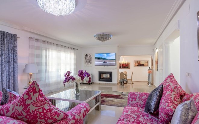 Resale - Villa -
San Miguel de Salinas - Inland
