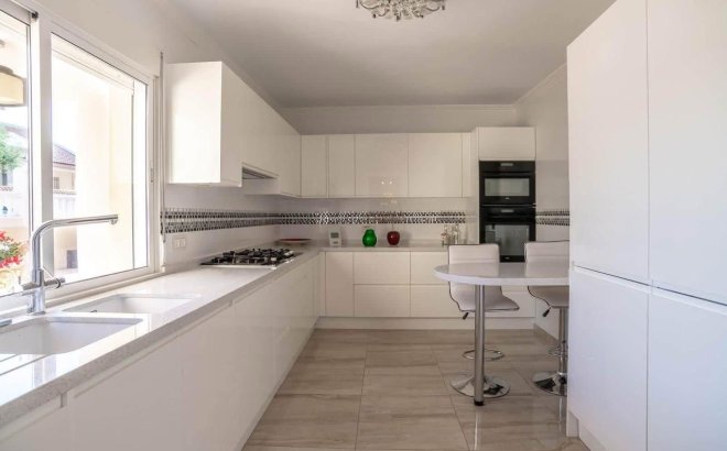 Resale - Villa -
San Miguel de Salinas - Inland