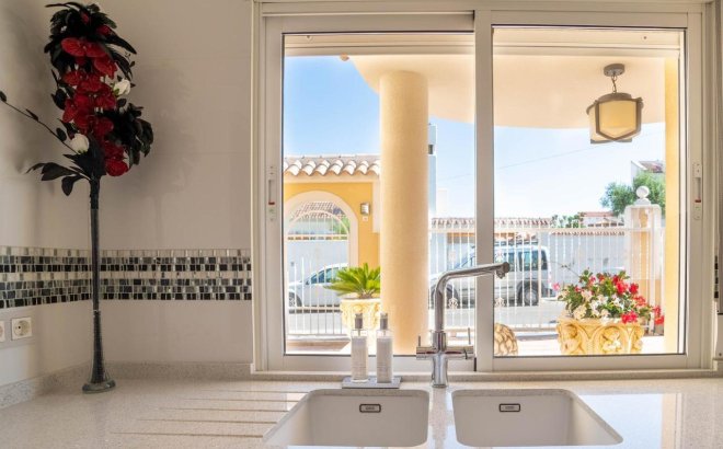 Resale - Villa -
San Miguel de Salinas - Inland