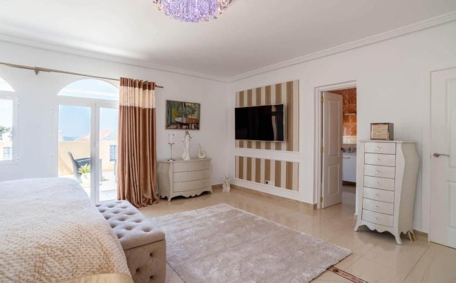 Resale - Villa -
San Miguel de Salinas - Inland
