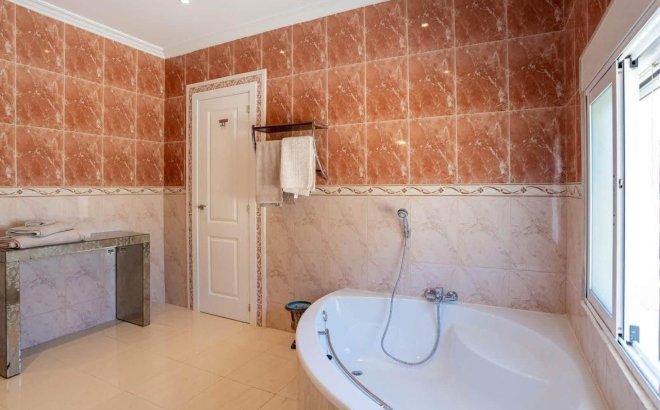 Resale - Villa -
San Miguel de Salinas - Inland