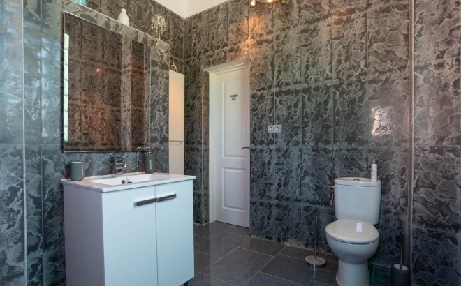 Resale - Villa -
San Miguel de Salinas - Inland