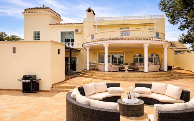 Resale - Villa -
San Miguel de Salinas - Inland