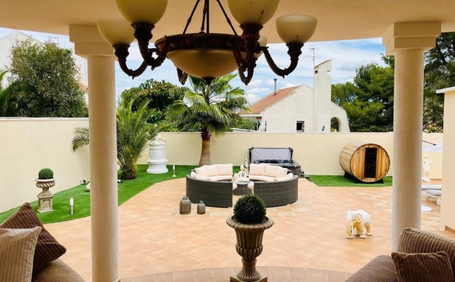 Resale - Villa -
San Miguel de Salinas - Inland