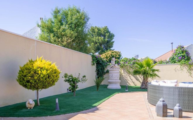 Resale - Villa -
San Miguel de Salinas - Inland