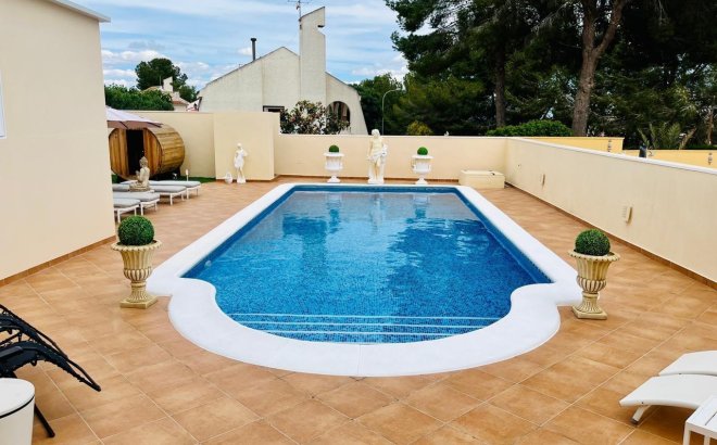 Resale - Villa -
San Miguel de Salinas - Inland