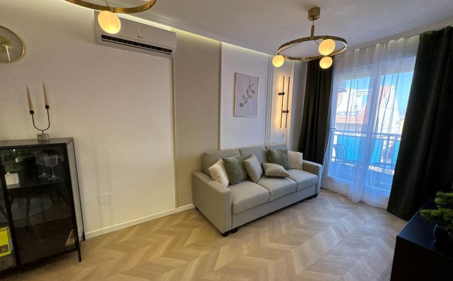 Resale - Apartment -
Torrevieja - Playa del Cura