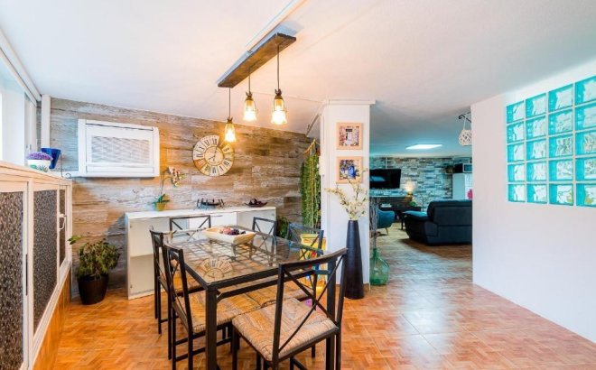 Resale - Dúplex -
Torrevieja - Acequion