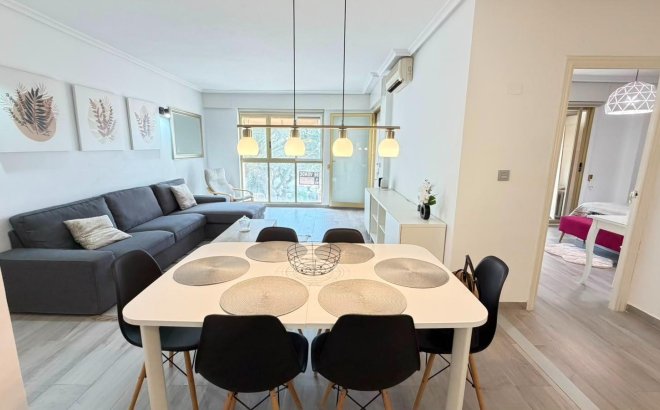 Resale - Apartment -
Torrevieja - Centro - Muelle Pesquero