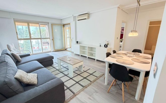 Resale - Apartment -
Torrevieja - Centro - Muelle Pesquero