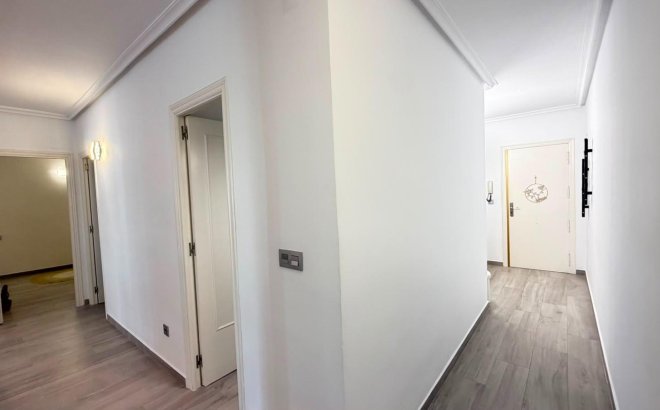 Resale - Apartment -
Torrevieja - Centro - Muelle Pesquero