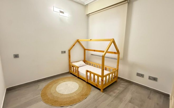 Resale - Apartment -
Torrevieja - Centro - Muelle Pesquero