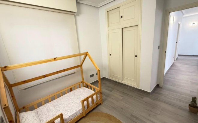 Resale - Apartment -
Torrevieja - Centro - Muelle Pesquero