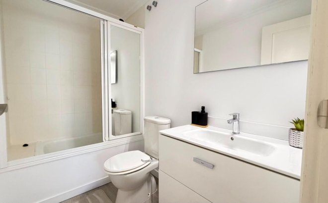 Resale - Apartment -
Torrevieja - Centro - Muelle Pesquero