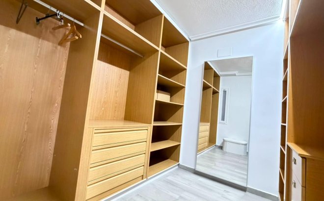 Resale - Apartment -
Torrevieja - Centro - Muelle Pesquero
